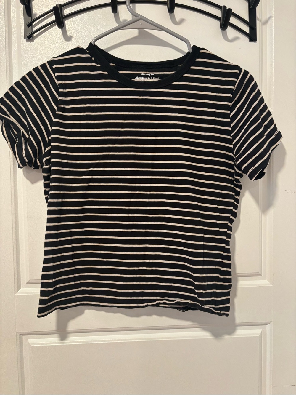 Abercrombie & Fitch Black and Cream/beige Striped Crewneck Tee